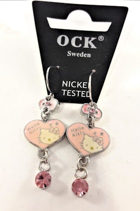 Örhänge med Hello Kitty-huvud i hjärta och sten