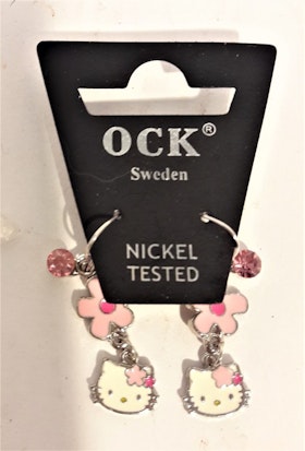 Örhänge med små Hello Kitty-huvud små blommoroch sten