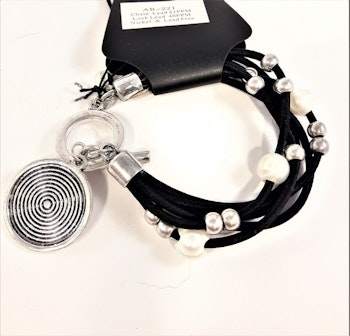 Flerradigt armband med pärlor