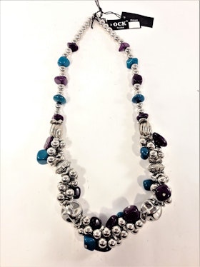 Kraftigt halsband med silverfärgade, turkosa och lila detaljer