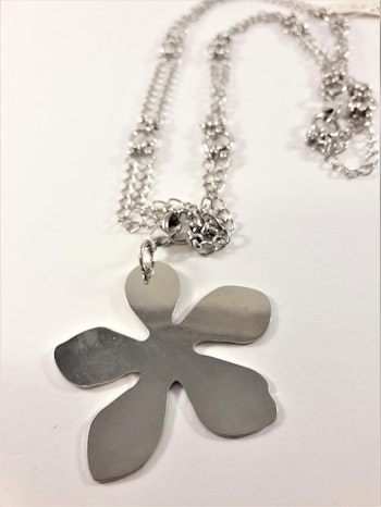 Dubbelkedja med blomma som hänge, silverfärg