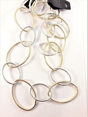 Halsband med stora ringar silver- och guldfärg
