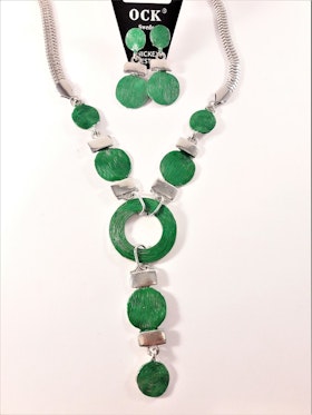 Halskedja med hänge i grönt och silverfärg samt matchande örhängen