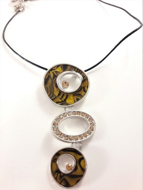 Halsband med bruna melerade ringar och strass