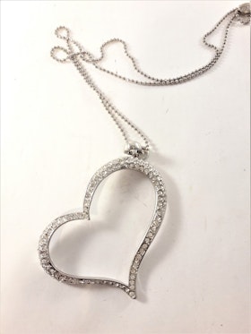 Halsband med hjärta med strass i silverfärg