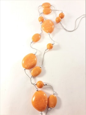 Långt halsband med detaljer orange