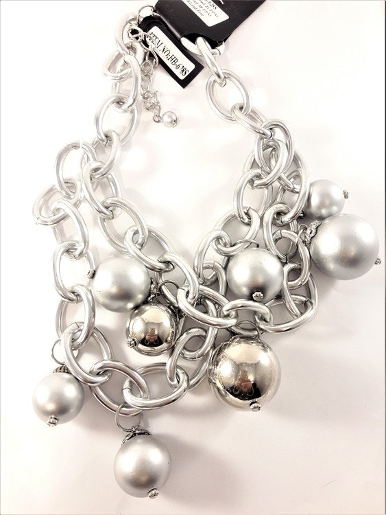Halsband med stora kulor i silverfärg - Fyndabilligt.nu - bra saker till  bra pris