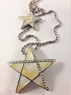 Dubbelt halsband med två stjärnor med strass som hänge
