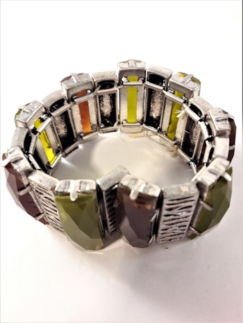 Brett Armband Grön och Röd med Silverfärgade Detaljer