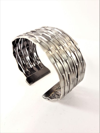 Genombrutet Stelt Armband Silverfärg