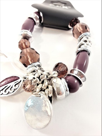 Armband med fina detaljer Lila och Silverfärg