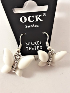Örhänge med vita fjärilar