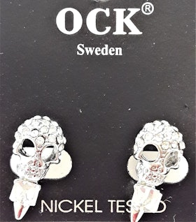 Örhänge med gnistrande vit dödskalle