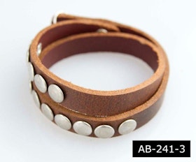 Läderarmband med runda nitar, brun