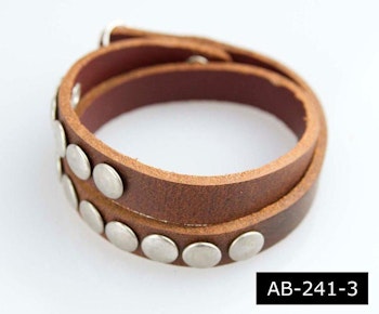 Läderarmband med runda nitar, brun