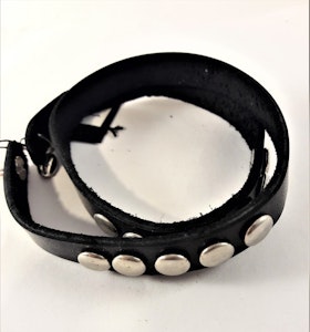 Läder Armband med Runda Nitar Svart