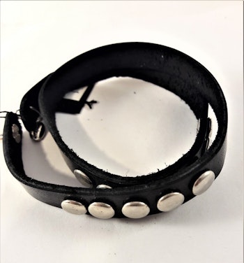 Läder Armband med Runda Nitar Svart
