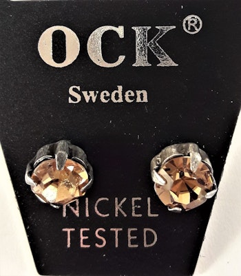 Örhängen, runda med glittrande brun sten, ca 7 mm