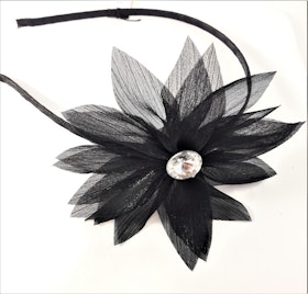 Diadem med svart blomma