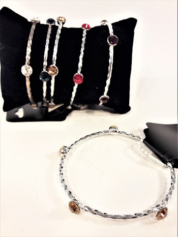 Stelt Metall Armband med Gula Stenar