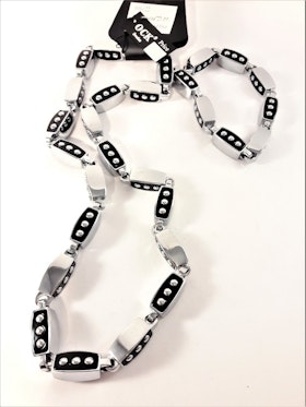 Exklusivt, tungt, silverfärgat halsband med rektangulära länkar och matchande armband