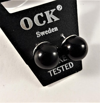 Örhänge med svart pärla, ca 1 cm