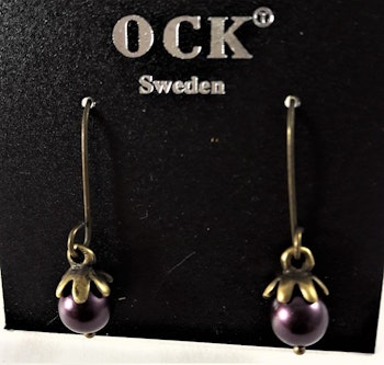 Örhänge med liten lila pärla, ca 10 mm