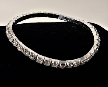 Smalt Armband med Gnistrande Strass