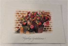 Kort/vykort med blomsterkorgmotiv, "Hjärtliga gratulationer"