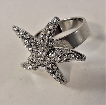 Snygg ring med gnistrande vit sjöstjärna, 18 mm