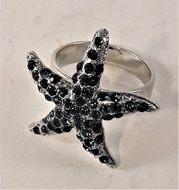 Snygg ring med gnistrande blå sjöstjärna, 18 mm