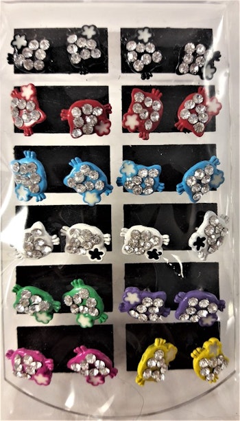 Karta med 12 par örhängen med Hello Kitty-motiv, fylld, med gnistrande strass