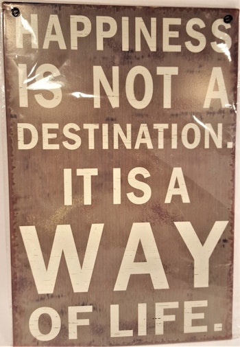 Plåttavla med texten "Happiness is not a destination, it is a way of life".