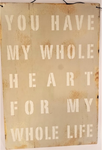 Plåttavla med texten "You have my whole heart for my whole life".
