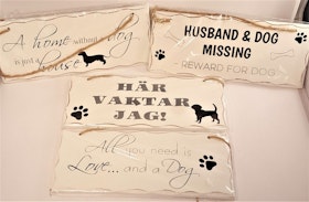 Skyltar i trä med hundmotiv, x1