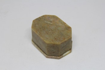 Vacker liten lockask i sten, med blomintarsia i locket, flera formvarianter