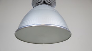 Pendellampa Fagerhult, med ny glödlampa ca 4200K, 220 volt
