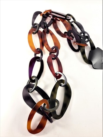 Halsband med länkar i multifärgad acryl