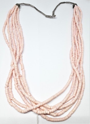 Rosa halsband i metall och ben