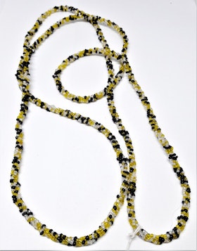 Långt halsband med små kulor i gula och svarta toner