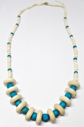 Halsband med rundlar och kulor i blå ton