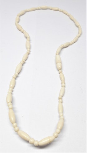Kort halsband med rundade stavar