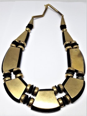 Kort halsband med gul metall