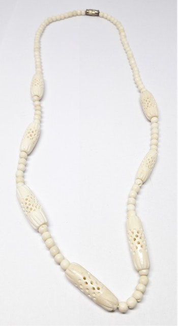 Kort halsband, ben, med ovaler