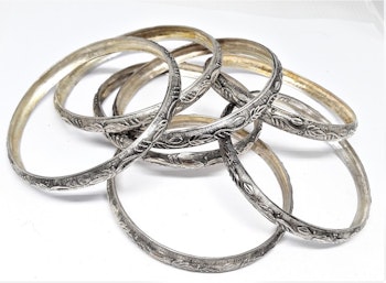 Stelt silverfärgat metallarmband