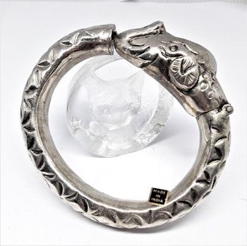 Stelt silverfärgat armband med elefanthuvud
