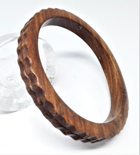 Smalt, stelt armband, av trä