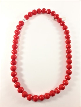 Halsband med kulor i rött