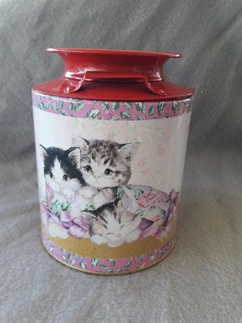 Plåtburk med sött kattmotiv