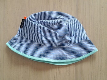 Ziestha sommarhatt, blå/vit-randig, storlek Medium